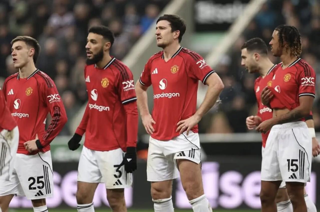 华体会体育下载-TA:曼联左路的进攻存在问题;球员们在场上的反应速度过慢